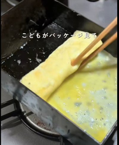 くるくる巻かれるきれいな「たまご焼き」にうっとり