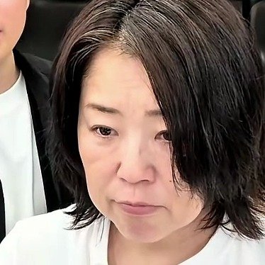 「どこに行ってもショート断られてたんです」と話す女性が、カットで丸みのあるシルエットのショートにスタイルチェンジ