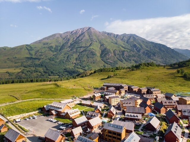 中国・禾木の展望台で夜景をバックに自撮りすると…偶然撮れた「RPG感あふれる1枚」に35万いいね