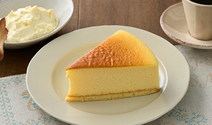 本格的なチーズの風味を存分に堪能できる「チーズケーキ(453円)」