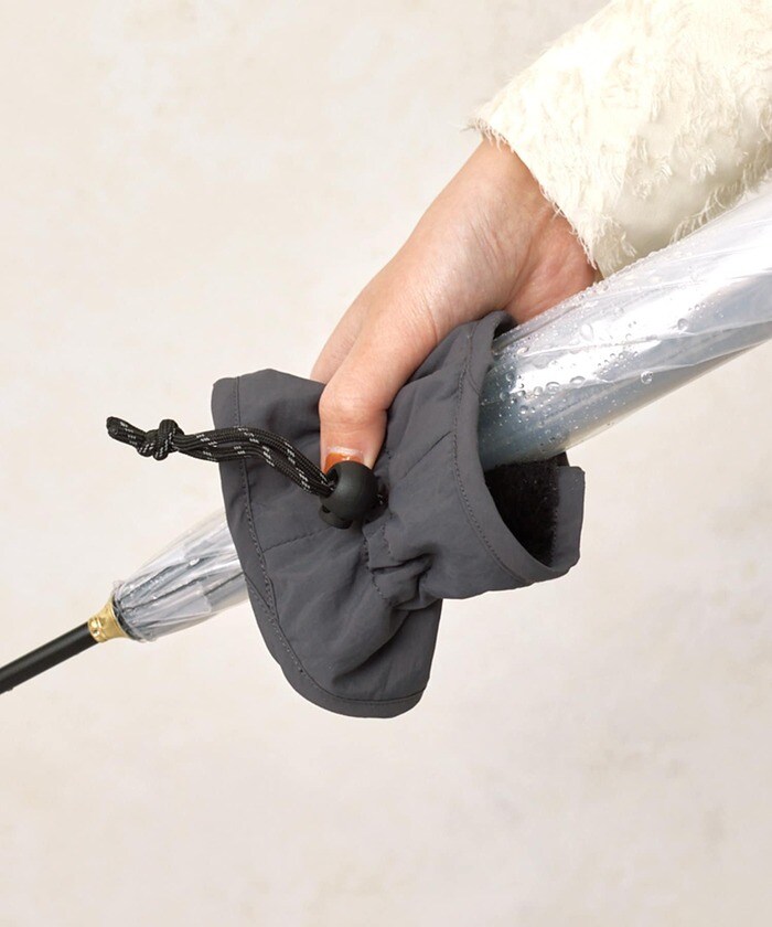 濡れた傘の水気をサッと拭き取れる