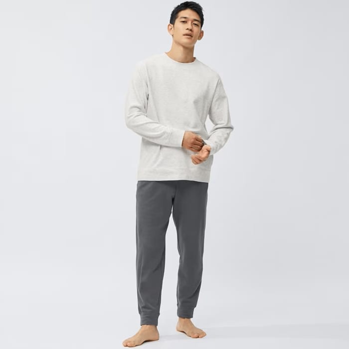 ストレッチ素材を使用しているので、動きやすいと人気のルームウェア