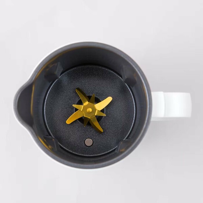 内側にはセラミックコーティングが施されています