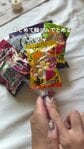 【DIY】ハロウィンのお菓子が、100均のピックやリボンで「かわいいラッピング」に変身 ほうきやガーランドでアレンジ