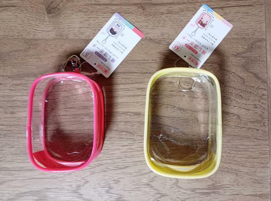 筆者撮影（セリア、推し活ポーチS（レッド・グリーン・パープル）・推し活ポーチM（ピンク・イエロー・ブルー））