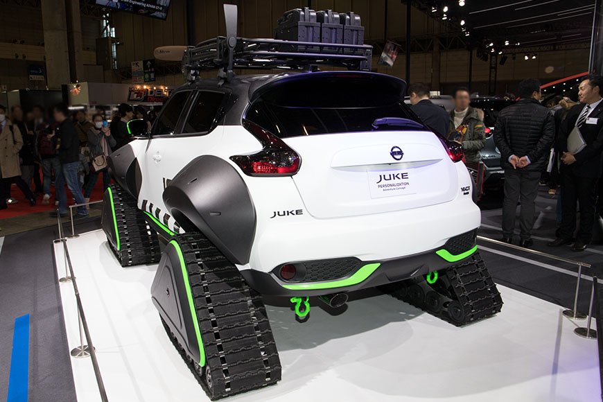 迫力あるリアまわりで後続車はびっくりすることだろう