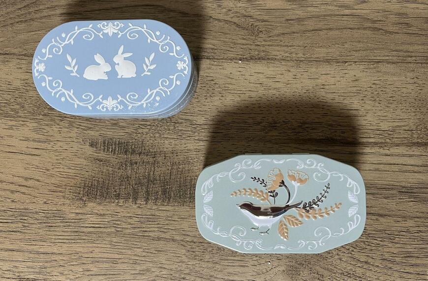 筆者撮影（セリア、デザイン缶 ウサギ柄・デザイン缶 鳥柄）