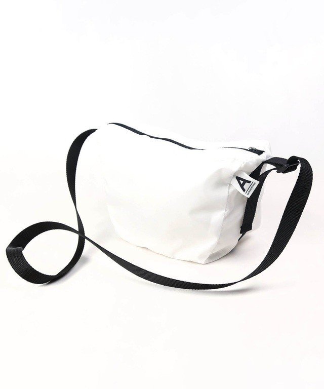 A by PALM STROKE-リップサコッシュ ¥5,184（税込）