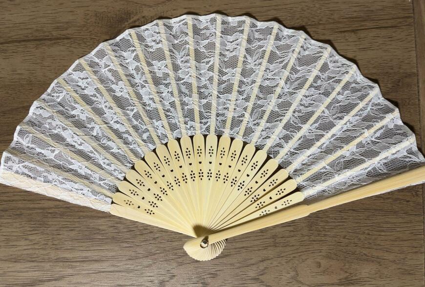 ダイソー、レース扇子（収納袋付、ホワイト）商品画像