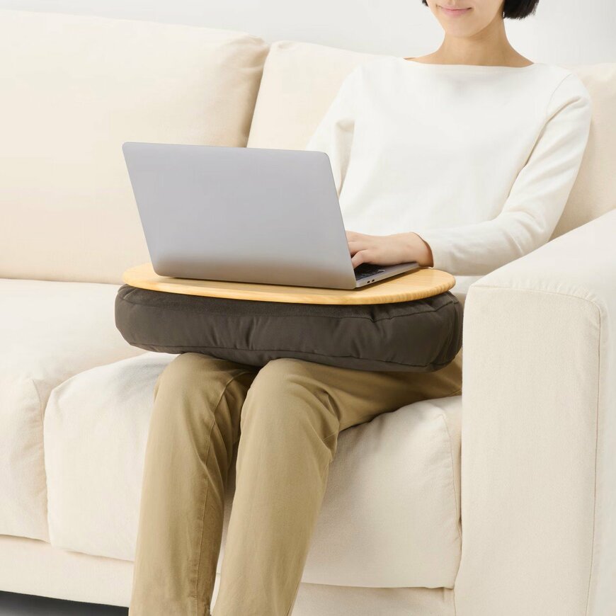ひざの上でつかえるテーブルクッション