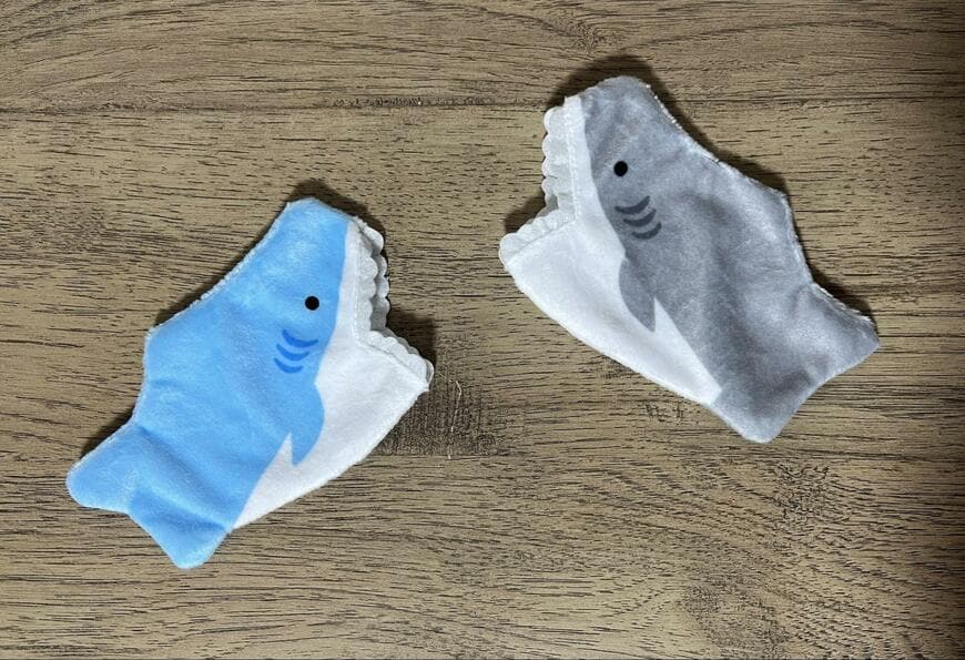 セリア、ぬい用食べられサメ ぬい活筆者撮影写真