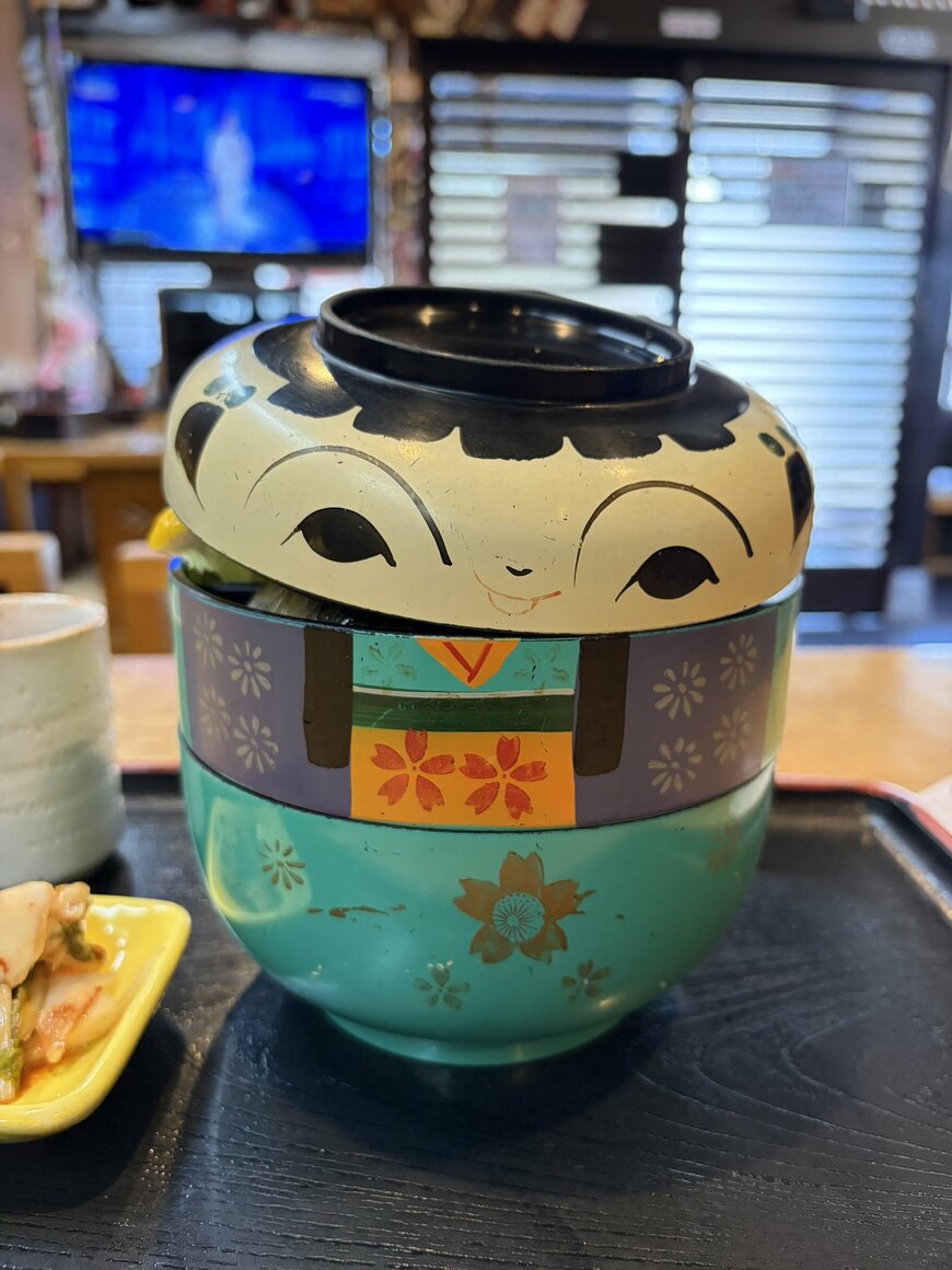 思わず目を奪われる「こけし弁当」