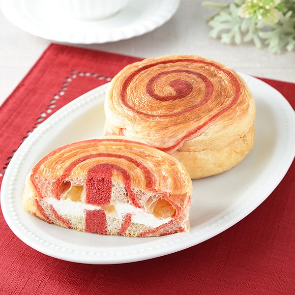 ファミリーマートの新商品:りんごとレアチーズホイップのデニッシュ