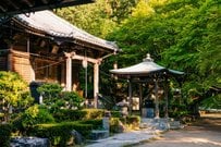 静岡県で発見した不思議な石塔に二度見してしまう　「生前墓かも」「蓮華の蕾では」