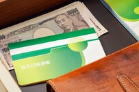 見落とされがちな「年金以外の収入源」60歳・65歳から対象になる《公的給付》5つの制度
