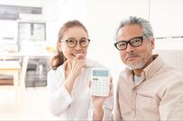 【60歳代】還暦を迎えた世帯の平均貯蓄額はいくら？「貯蓄100万円未満」は単身世帯・二人以上世帯ともに約3割という結果に