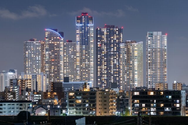給与だけで1億円以上を稼ぐ「サラリーマン億り人」は本当にいるの？年収3000万円以上の世帯、およそ5割が金融資産「1億円以上」をもつ
