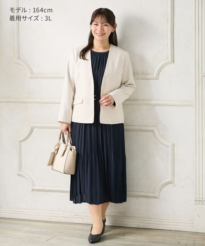 上品で華やかなプリーツデザインのワンピース