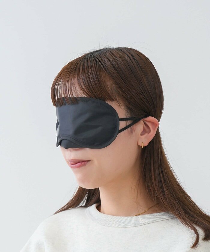 「アイマスク」は目元を優しく包み込む立体的な構造になっています