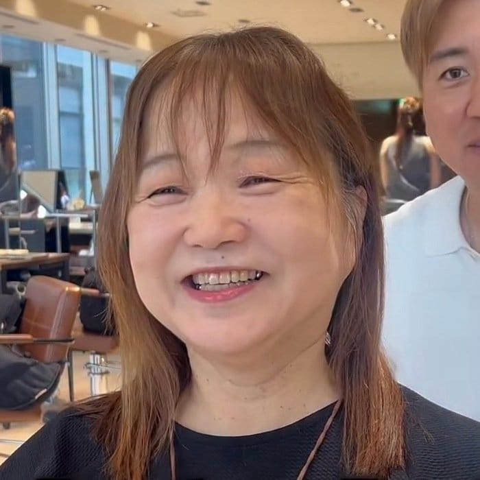 「（前髪が）ペタッてなっちゃう」女性が前髪・顔周りカットでふんわりヘアにスタイルチェンジ
