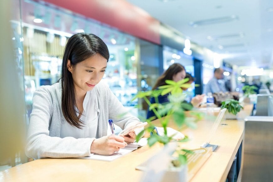 【迷惑行為】「学生がスタバで勉強」やめて欲しいと思っている人は約40%！ドリンク1杯だけ頼みスタバで迷惑にならない「滞在時間」は？