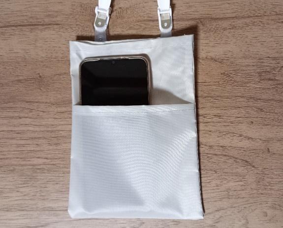 出所：筆者撮影（セリア、移動ポケット 縦型）