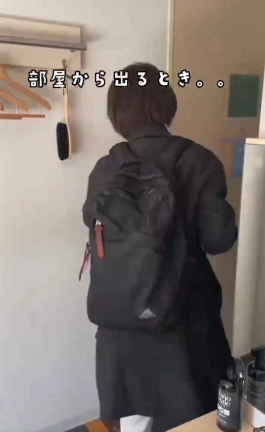 部屋から出る時…