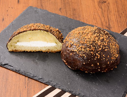 ローソンの新商品：ブラックモンブランみたいなメロンパン