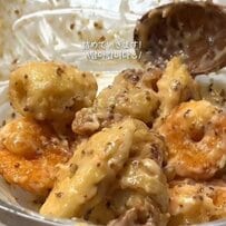 【夫弁当】韓国風握り飯の「チュモッパ」入りのお弁当が話題！ソースがたっぷり絡んだ「海老マヨ」や彩り豊かな野菜の副菜もおいしそう