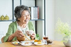【70歳代夫婦世帯の平均貯蓄額】2000万円超えるのか。中央値はいくらかも見る