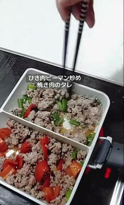 ひき肉ピーマン炒めが仕上がっていく