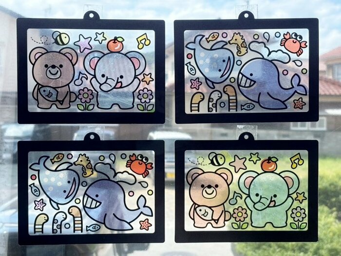 窓に貼ると光が透けて、ステンドグラスのようにキラキラに!