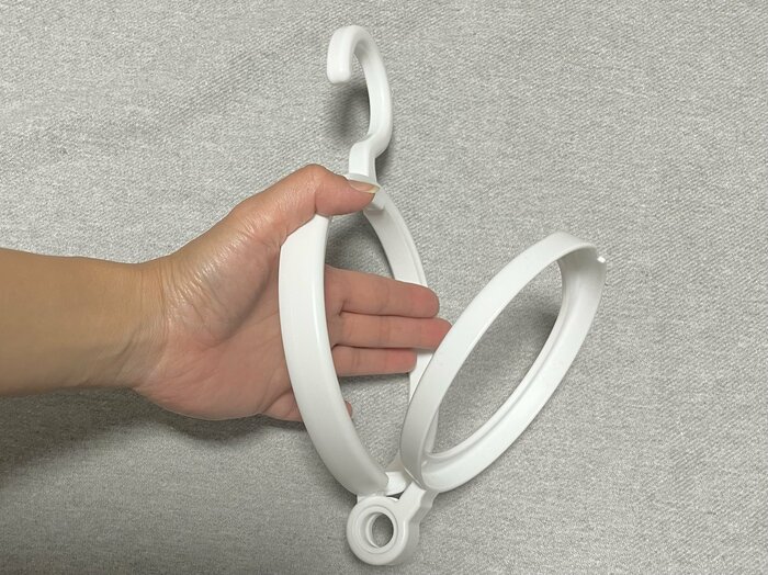 輪の部分がちょうど片手に収まるサイズ感