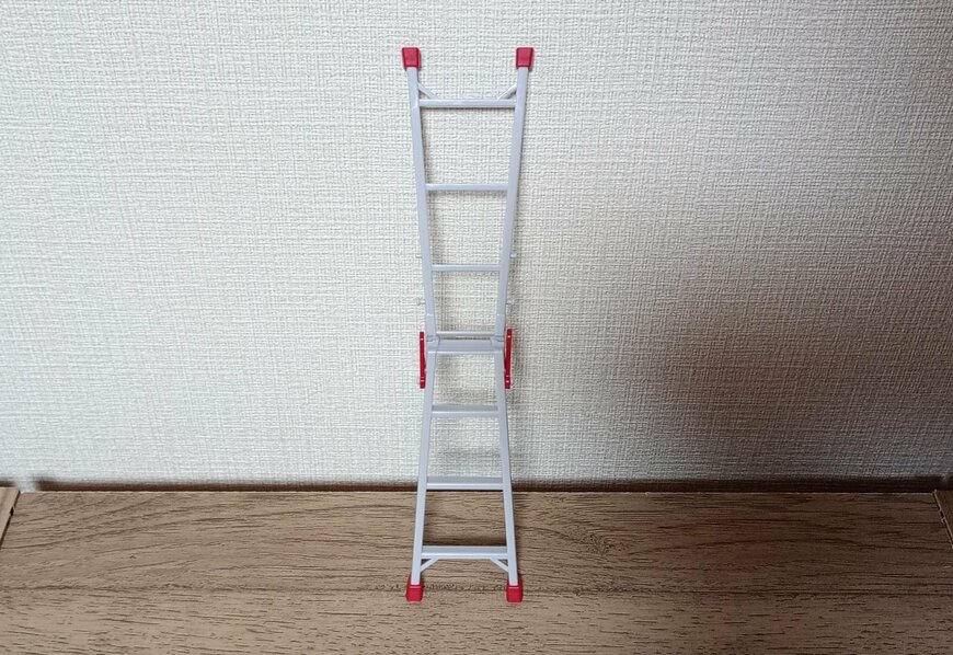 筆者撮影（キャンドゥ、ミニチュア脚立）