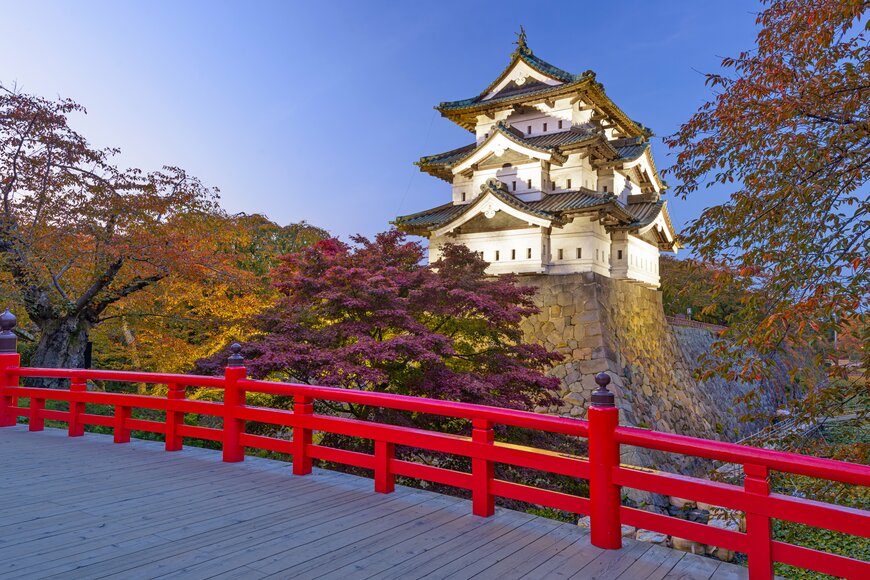 青森県・弘前公園で撮影した紅葉リフレクションが話題！「夜はこんなに美しいのですね」という声も