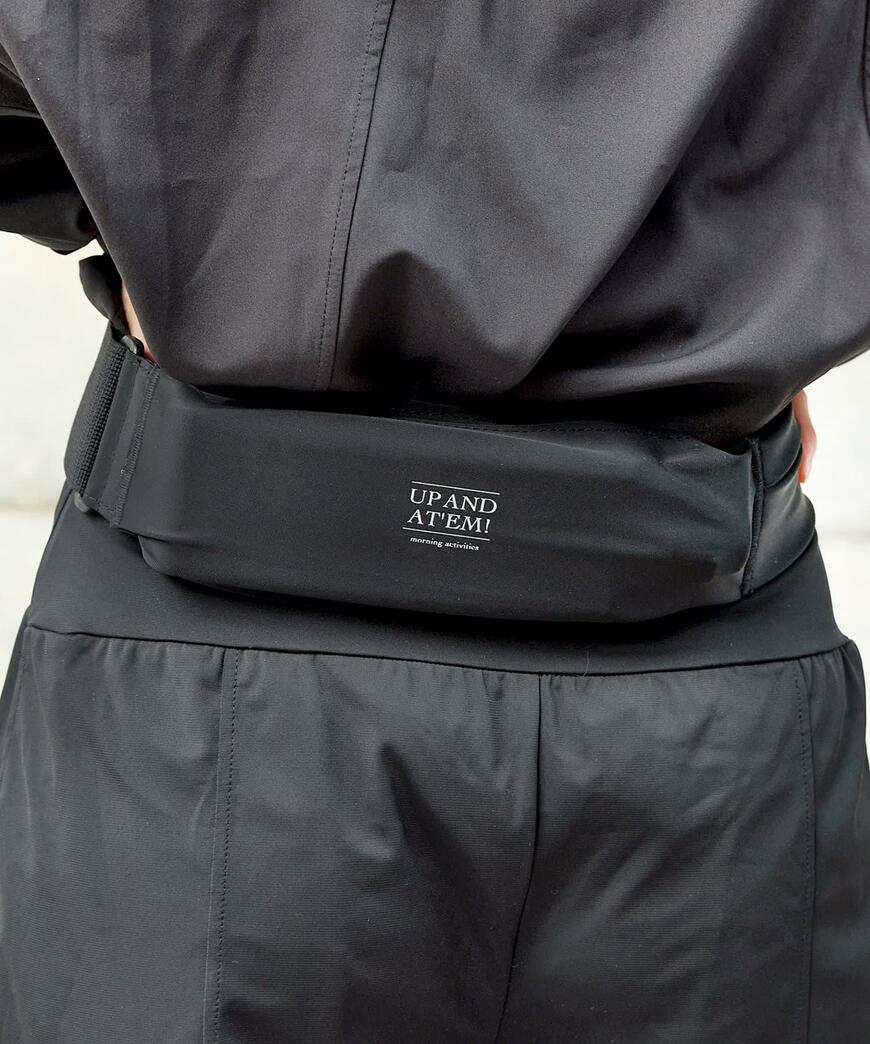 出所：パルグループ公式ファッション通販サイト 3COINS ランニングフィットポーチ