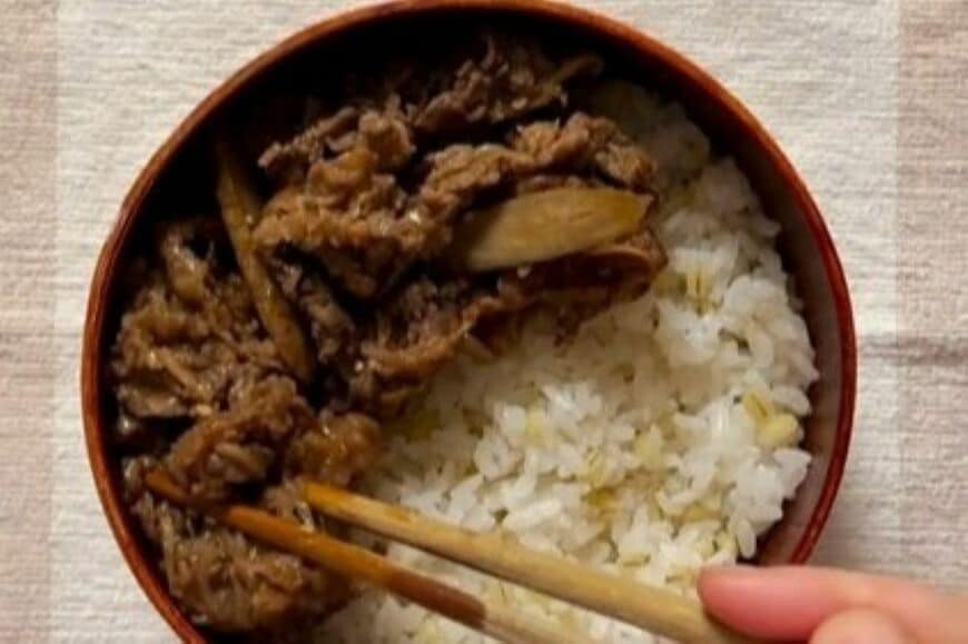 母が息子に作る「新ごぼうと牛肉の甘辛炒め弁当」が最高すぎる　副菜も充実の一品がたまらない…