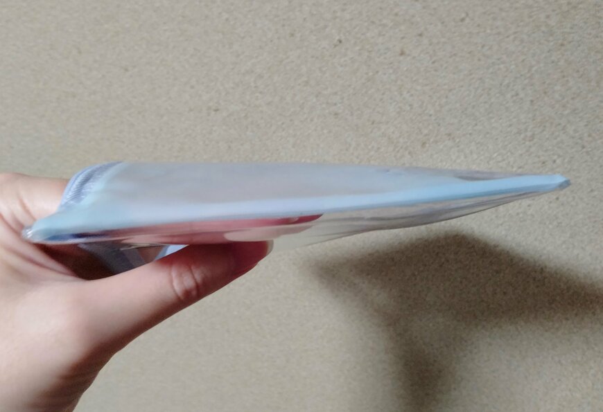 筆者撮影（キャンドゥ、フラットポーチ PVC あじさい柄）