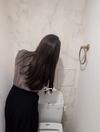 「高級感出て素敵ですっ！」築30年中古マンション〈トイレの壁〉→ホテルライクな〈大理石調の壁〉に大変身！反響続々