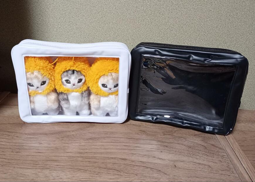 筆者撮影（セリア、窓付きポーチ 長方形）