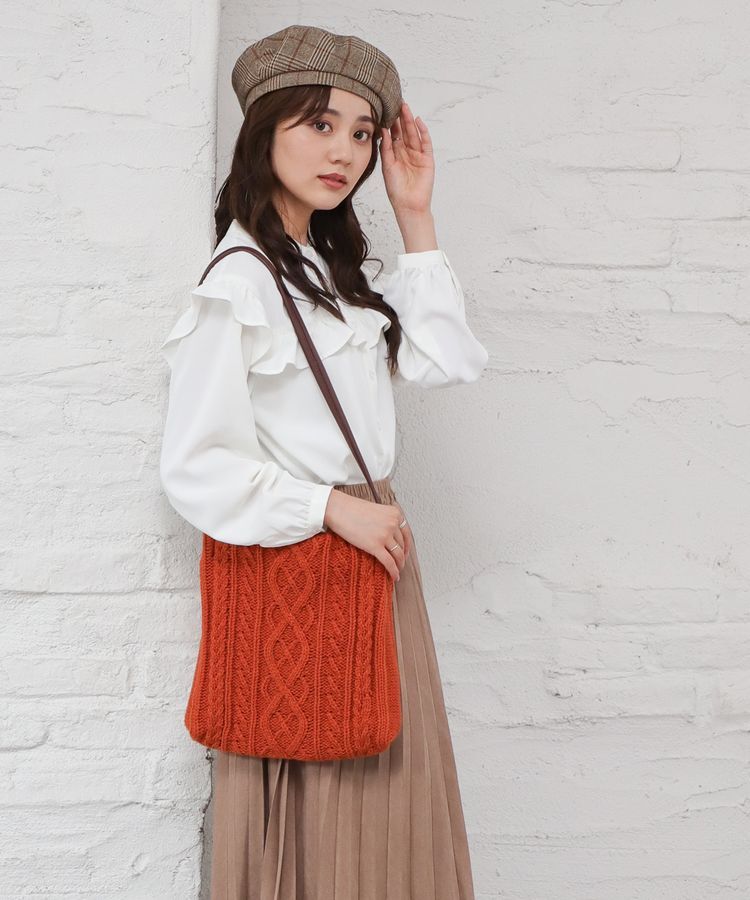 出所：ハニーズ公式通販サイト ケーブル編ニットトート