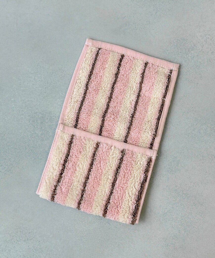 出所：パルグループ公式ファッション通販サイト 3COINS タオルポーチ