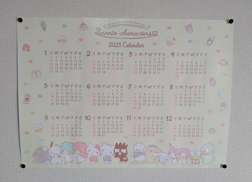 筆者撮影（ダイソー、ポスターカレンダー（サンリオキャラクターズ））