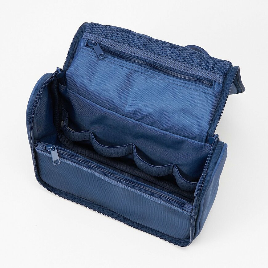 出所：無印良品 ネットストア ポリエステル吊して使える洗面用具ケース