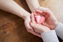 【厚生年金】「女性で厚生年金を月平均20万円以上もらえる人っていますか？」気になる年金の平均受給額を【男女別＆一覧表】で紹介