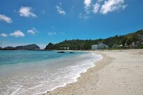 財力と若さの女神が微笑みかける、2つの「村」