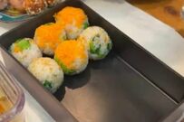 【夫に作る愛情弁当】華やかで魅力的　ミモザの花のような「おにぎり弁当」がかわいすぎる