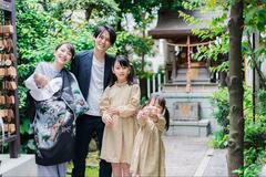 お宮参りで撮影した「家族写真」に約4万いいね　何度見ても笑える「2歳児あるある」が話題に