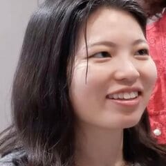 ミディアムヘアの女性→おしゃれな〈前髪なしのショートボブパーマ〉に！「めっちゃ素敵」「可愛い」と笑顔溢れる