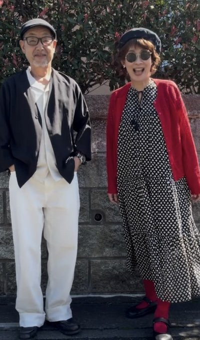 白黒をベースにしたレトロなリンクコーデの夫婦